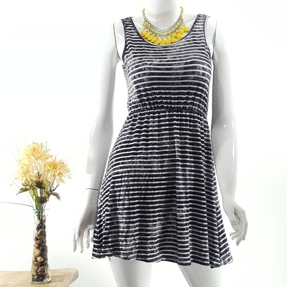 5TH & LOVE SUMMER DRESS - Picture 1 of 7